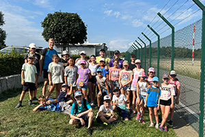 Gruppenbild der jugi Münchwilen beim Flugplatz in Zürich 2023